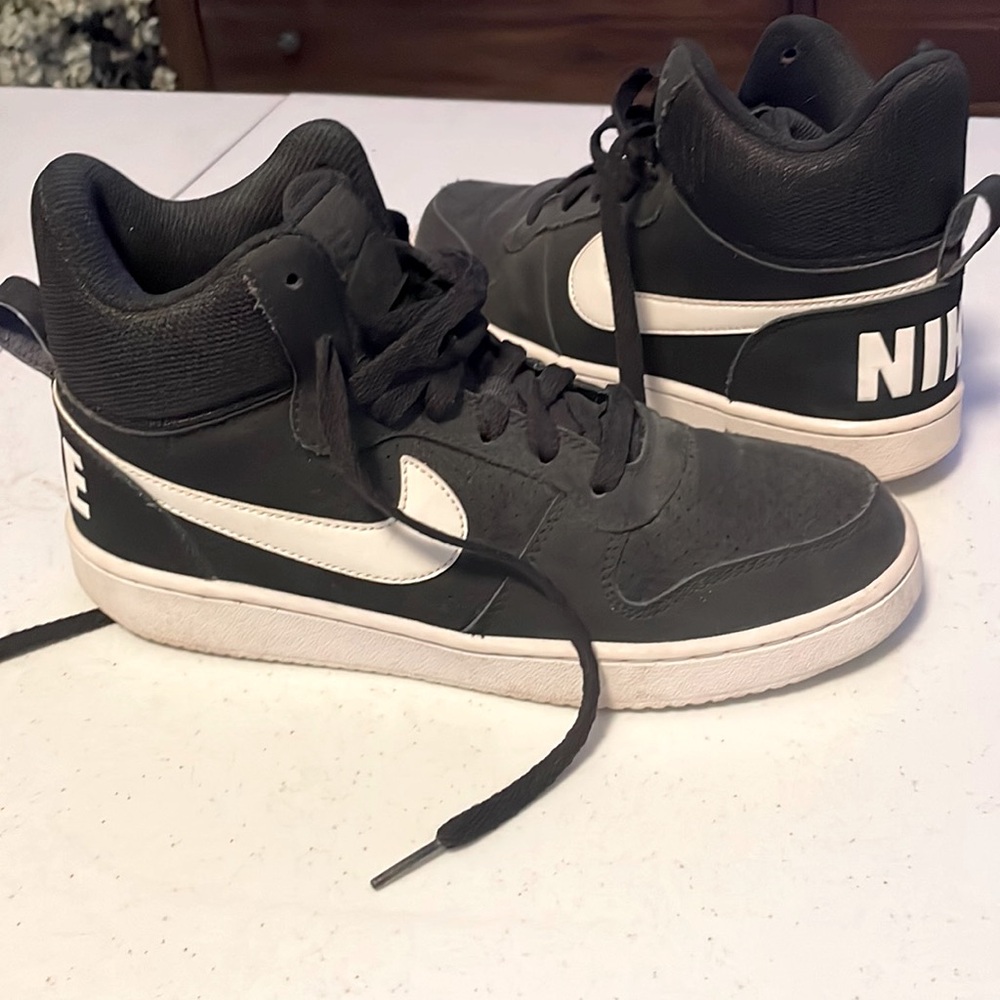 Black Nike High Tops 8.5
